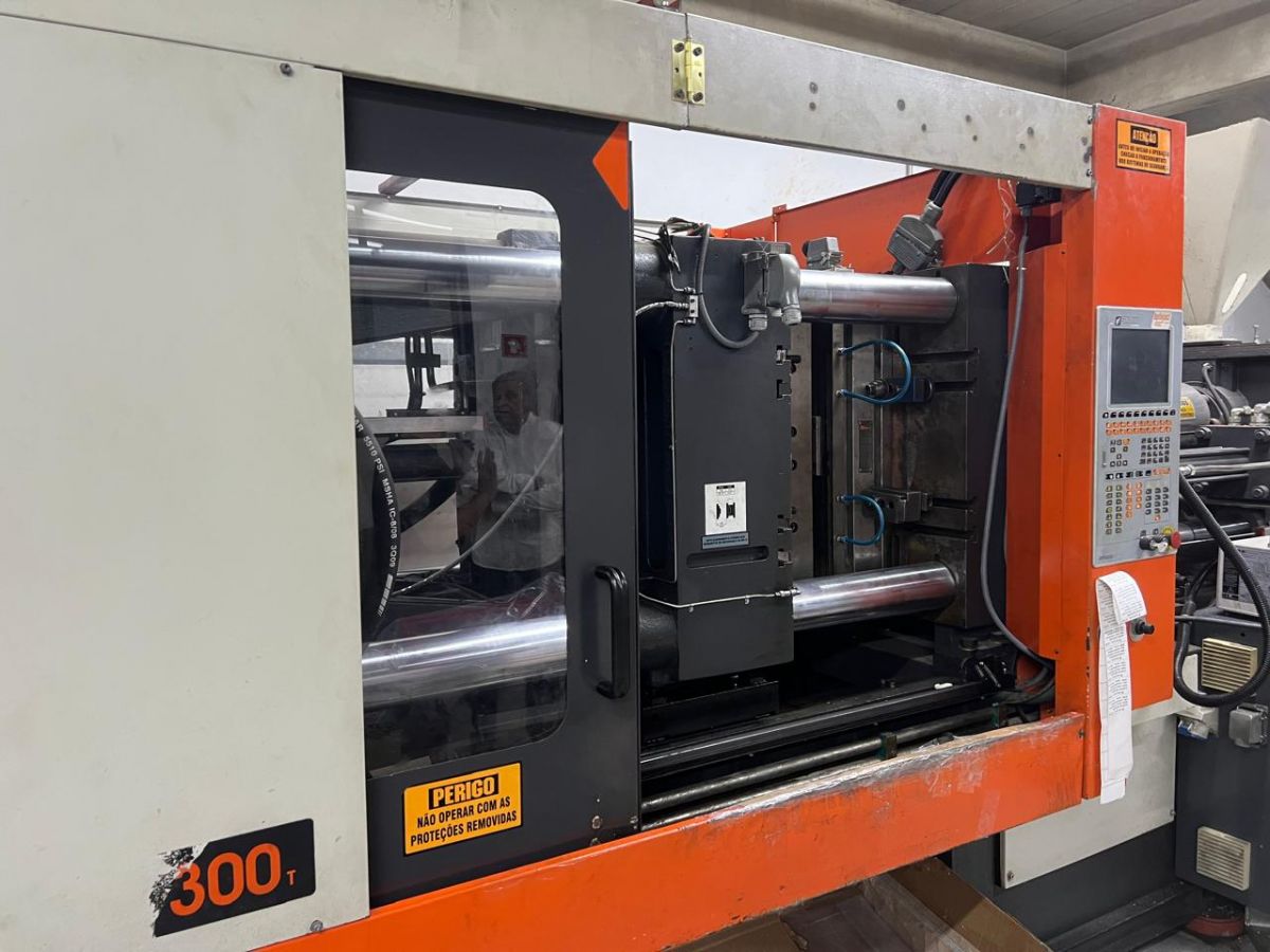 SANDRETTO 300 TON - SERIE LOGICA